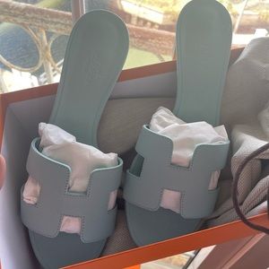 Original Hèrmes Epsom Oasis Sandals Used once .size 39 sold out everywhere,